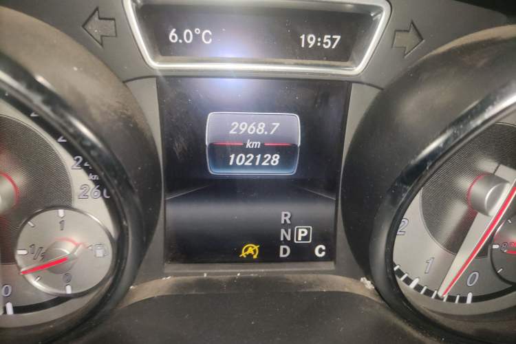 Used Mercedes-Benz GLA 2016 GLA 200 Fashion Model Odometer Close Up