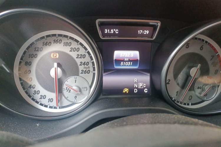 Used Mercedes-Benz GLA 2016 GLA 220 4MATIC Fashion Edition Odometer Close Up