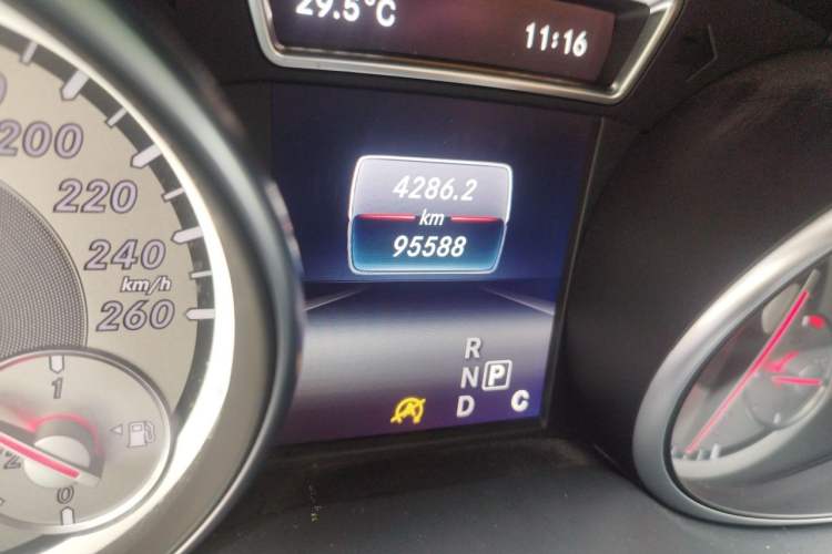 Used Mercedes-Benz GLA 2016 GLA 200 Fashion Model Odometer Close Up