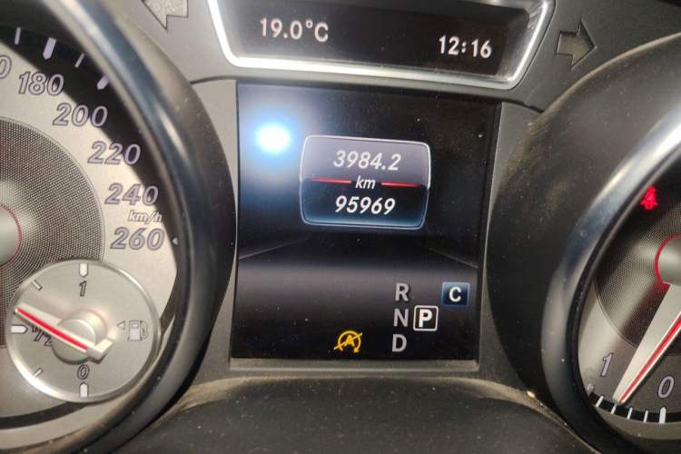 Used Mercedes-Benz GLA 2016 GLA 200 Fashion Model Odometer Close Up