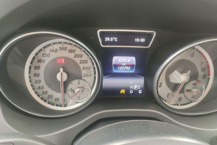 Used Mercedes-Benz GLA 2016 GLA 200 Sport Edition Odometer Close Up