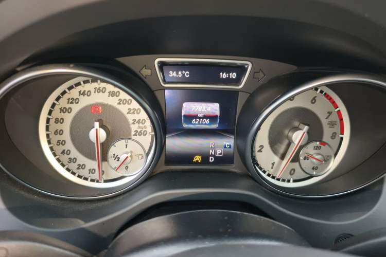 Used Mercedes-Benz GLA 2016 GLA 200 Fashion Model Odometer Close Up