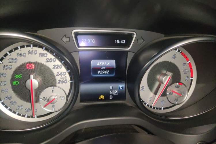 Used Mercedes-Benz GLA 2016 GLA 200 Sport Edition Odometer Close Up