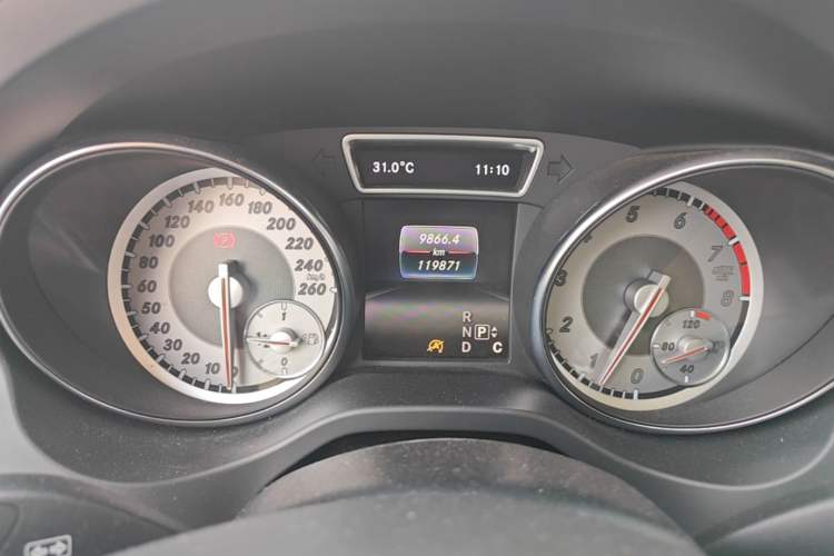Used Mercedes-Benz GLA 2016 GLA 200 Fashion Model Odometer Close Up
