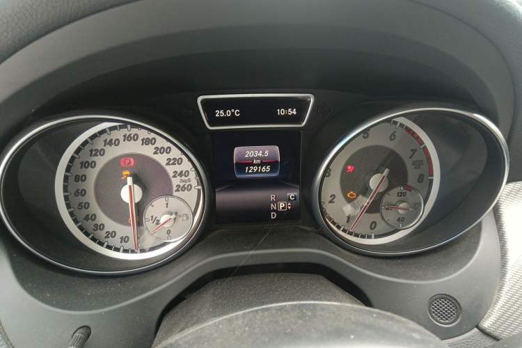Used Mercedes-Benz GLA 2016 GLA 200 Fashion Model Odometer Close Up
