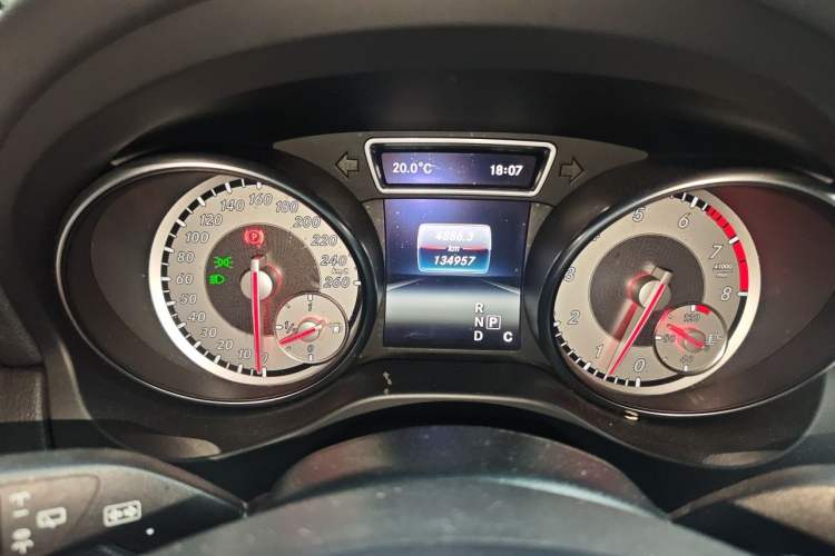 Used Mercedes-Benz GLA 2016 GLA 200 Fashion Model Odometer Close Up