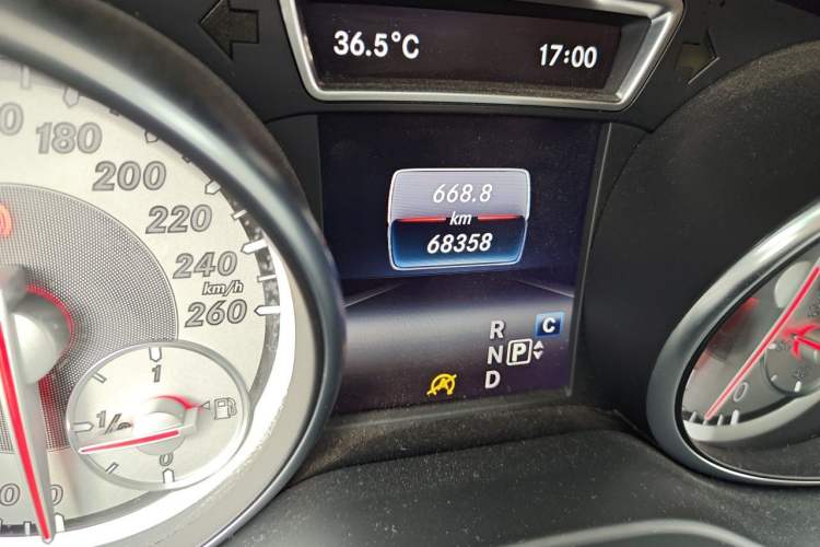 Used Mercedes-Benz GLA 2016 GLA 200 Fashion Model Odometer Close Up