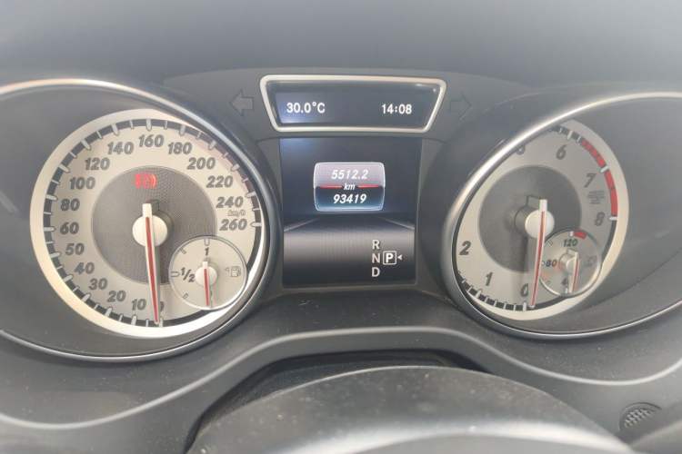 Used Mercedes-Benz GLA 2016 GLA 200 Fashion Model Odometer Close Up