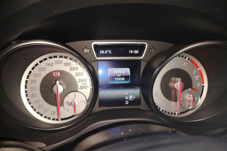 Used Mercedes-Benz GLA 2016 GLA 200 Sport Edition Odometer Close Up