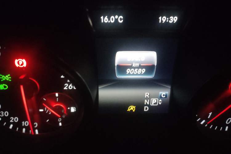 Used Mercedes-Benz GLA 2016 GLA 200 Fashion Model Odometer Close Up