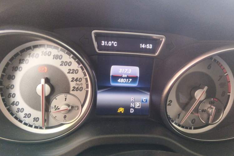 Used Mercedes-Benz GLA 2016 GLA 200 Fashion Model Odometer Close Up