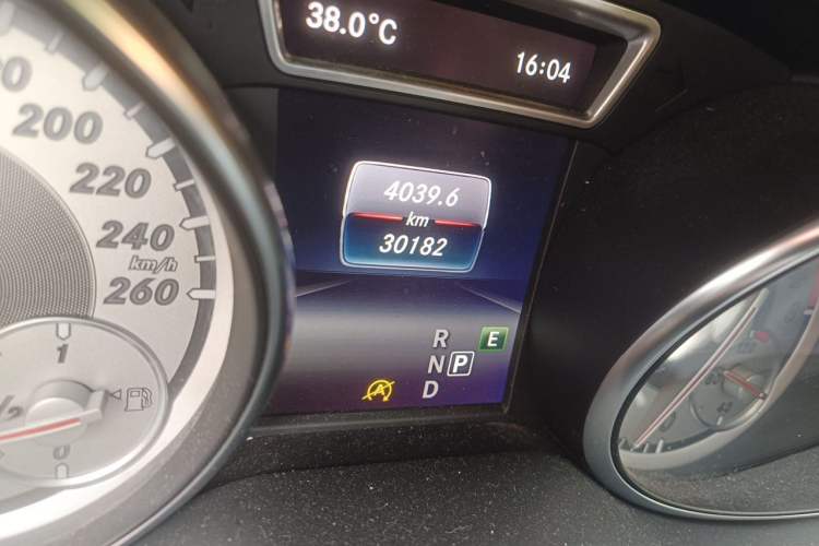 Used Mercedes-Benz GLA 2016 GLA 200 Fashion Model Odometer Close Up