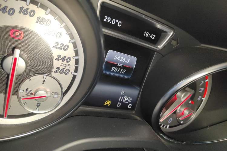 Used Mercedes-Benz GLA 2016 GLA 200 Fashion Model Odometer Close Up