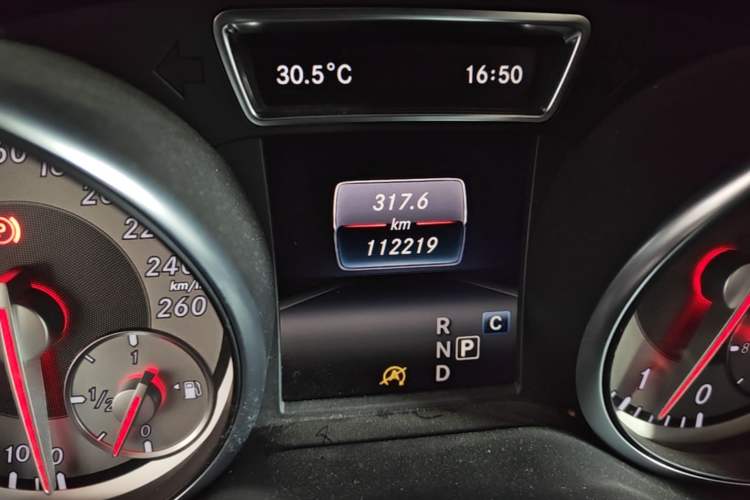 Used Mercedes-Benz GLA 2016 GLA 220 4MATIC Fashion Edition Odometer Close Up