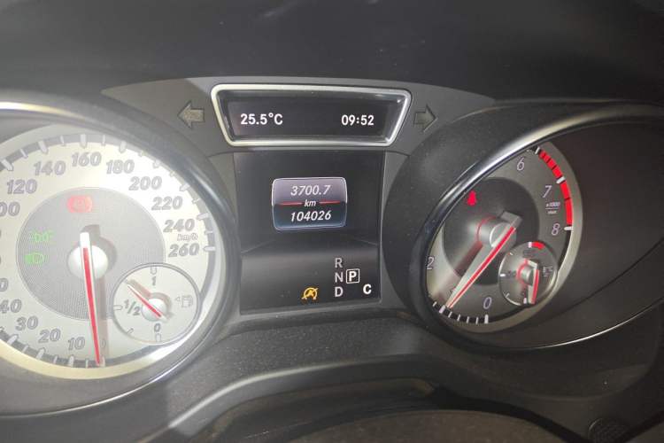 Used Mercedes-Benz GLA 2016 GLA 200 Sport Edition Odometer Close Up