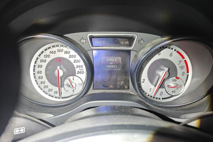 Used Mercedes-Benz GLA 2016 GLA 200 Sport Edition Odometer Close Up
