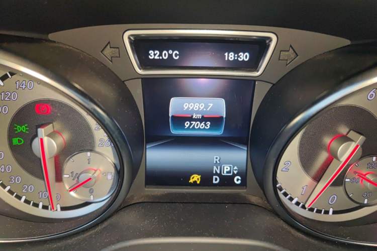 Used Mercedes-Benz GLA 2016 GLA 200 Sport Edition Odometer Close Up