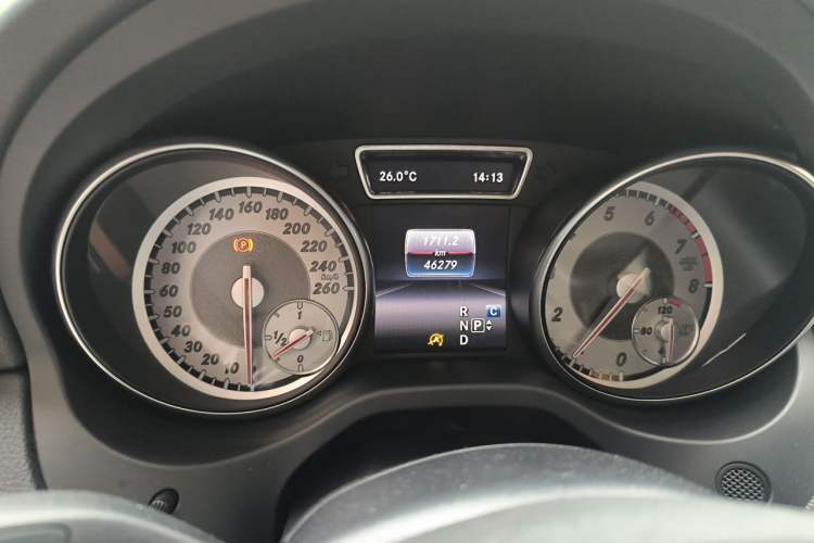 Used Mercedes-Benz GLA 2016 GLA 200 Sport Edition Odometer Close Up