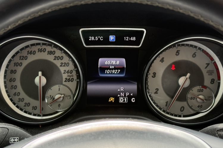 Used Mercedes-Benz GLA 2016 GLA 200 Fashion Model Odometer Close Up