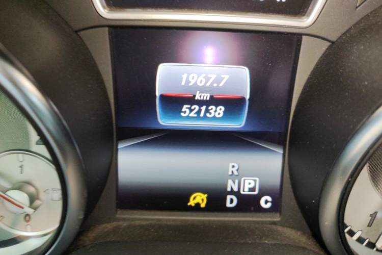 Used Mercedes-Benz GLA 2016 GLA 200 Fashion Model Odometer Close Up