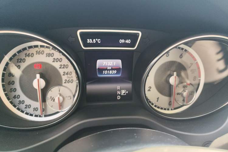 Used Mercedes-Benz GLA 2016 GLA 200 Fashion Model Odometer Close Up