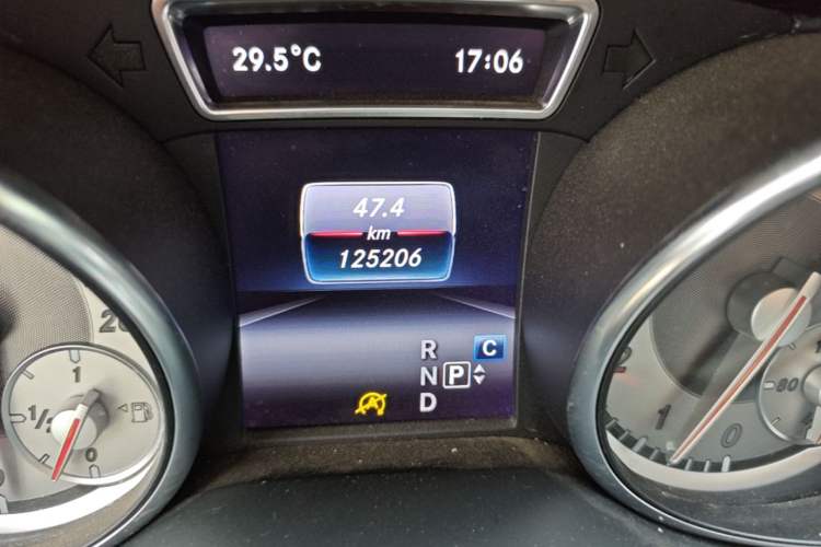 Used Mercedes-Benz GLA 2016 GLA 200 Fashion Model Odometer Close Up