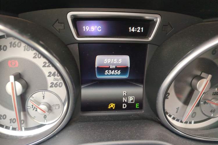 Used Mercedes-Benz GLA 2016 GLA 220 4MATIC Fashion Edition Odometer Close Up