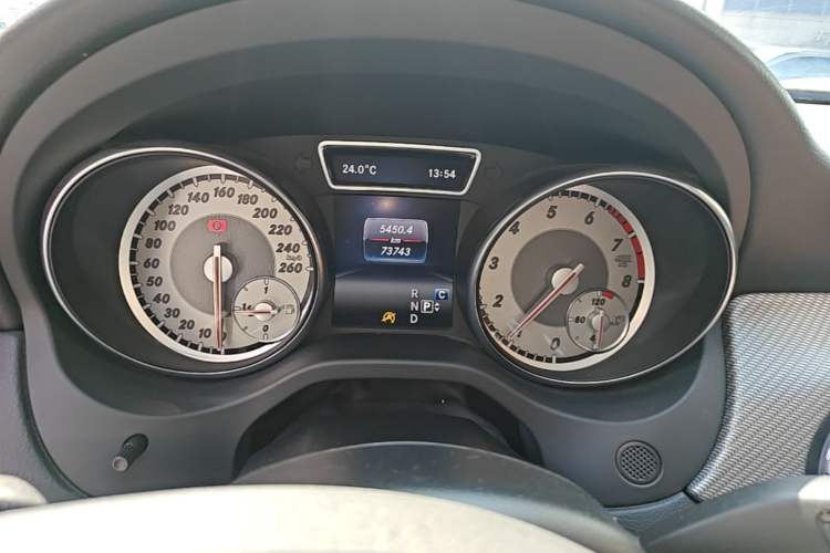 Used Mercedes-Benz GLA 2016 GLA 200 Sport Edition Odometer Close Up