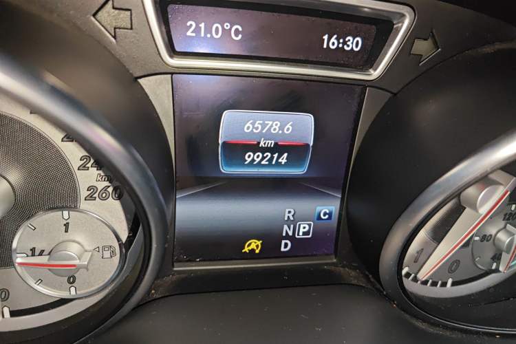 Used Mercedes-Benz GLA 2016 GLA 200 Sport Edition Odometer Close Up