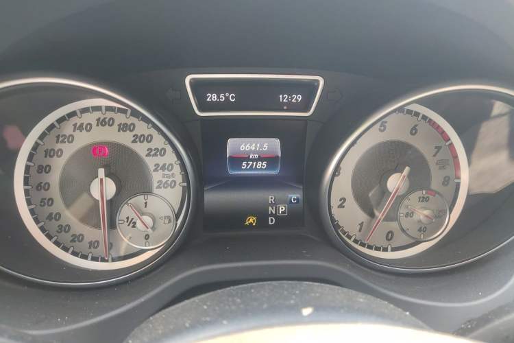 Used Mercedes-Benz GLA 2016 GLA 200 Sport Edition Odometer Close Up
