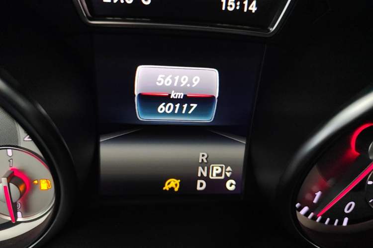 Used Mercedes-Benz GLA 2016 GLA 200 Fashion Model Odometer Close Up