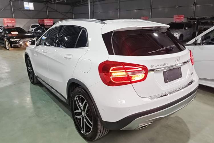 Used Mercedes-Benz GLA 2016 GLA 200 Fashion Model Rear Left 45 Deg