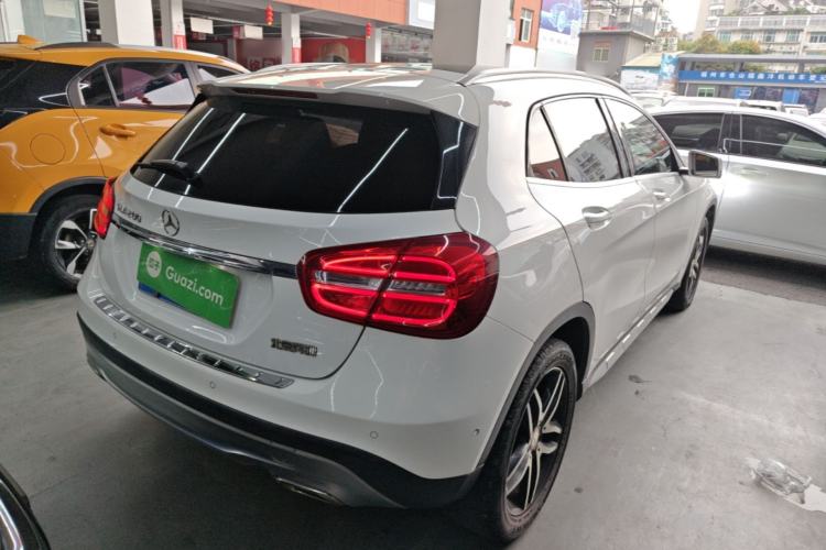Used Mercedes-Benz GLA 2016 GLA 200 Fashion Model Rear Right 45 Deg