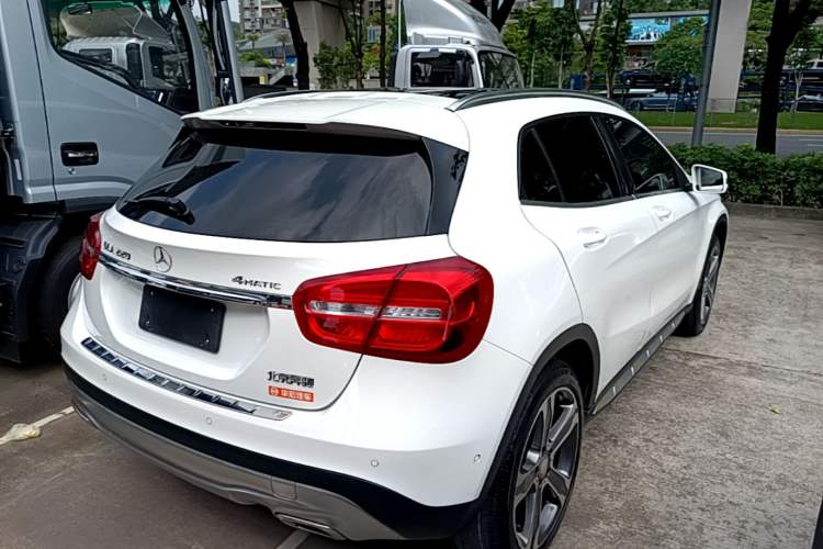 Used Mercedes-Benz GLA 2016 GLA 220 4MATIC Luxury Model Rear Right 45 Deg