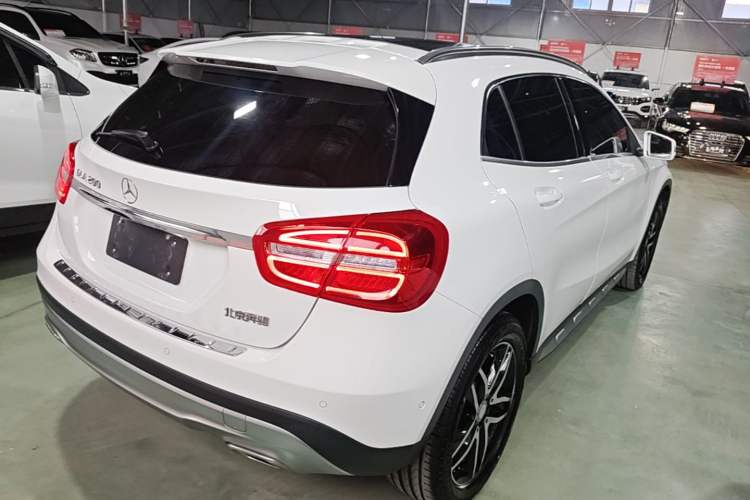 Used Mercedes-Benz GLA 2016 GLA 200 Fashion Model Rear Right 45 Deg