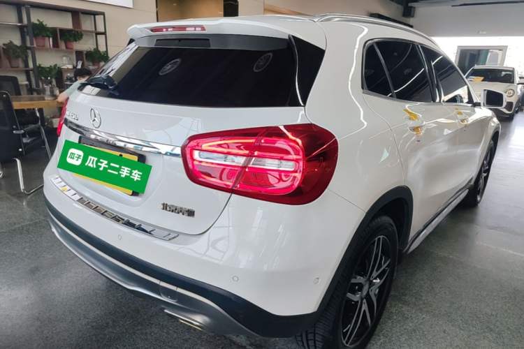 Used Mercedes-Benz GLA 2016 GLA 200 Fashion Model Rear Right 45 Deg