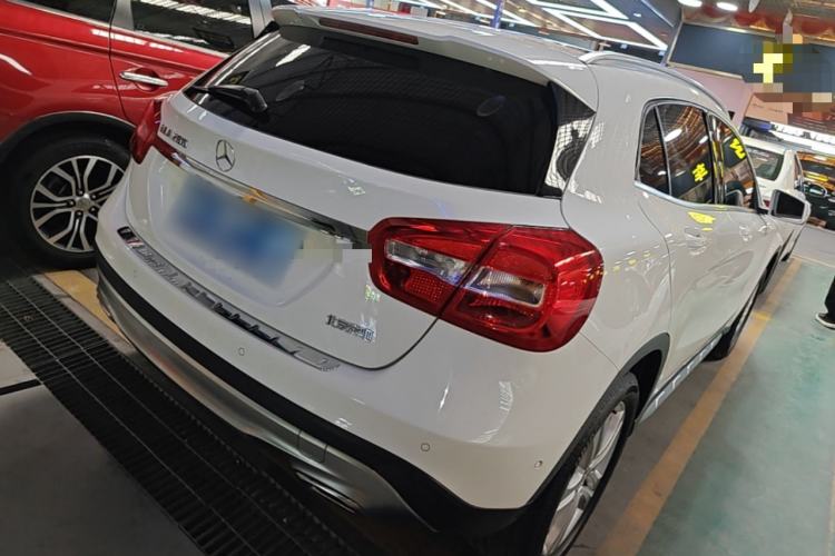 Used Mercedes-Benz GLA 2016 GLA 200 Fashion Model Rear Right 45 Deg