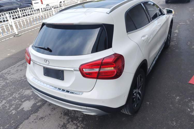 Used Mercedes-Benz GLA 2016 GLA 200 Fashion Model Rear Right 45 Deg