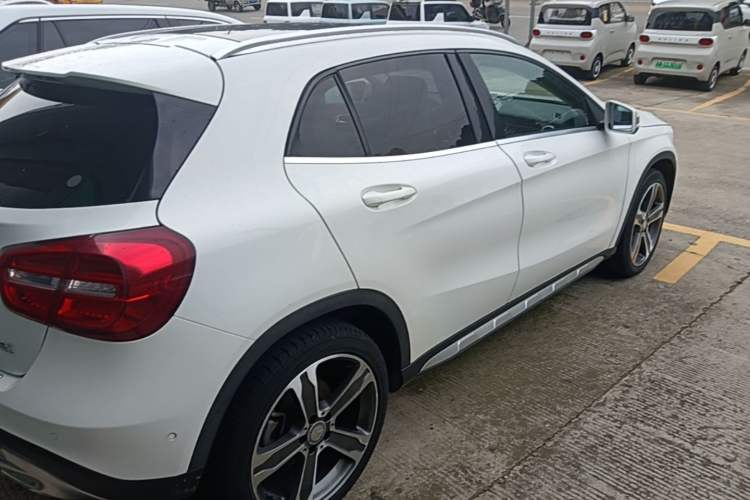Used Mercedes-Benz GLA 2016 GLA 220 4MATIC Luxury Model Rear Right 45 Deg