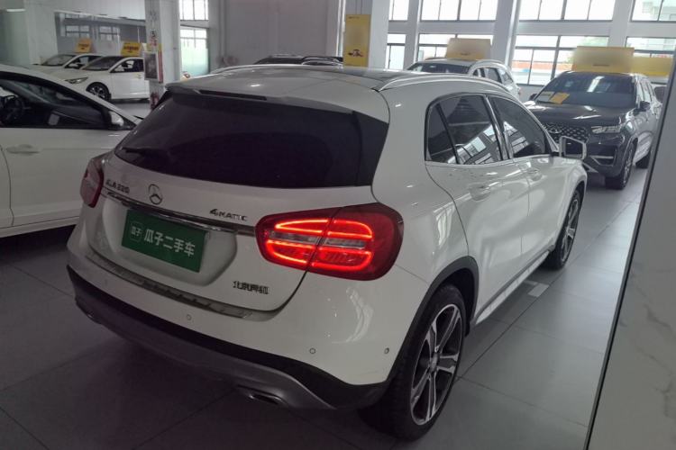 Used Mercedes-Benz GLA 2016 GLA 220 4MATIC Luxury Model Rear Right 45 Deg