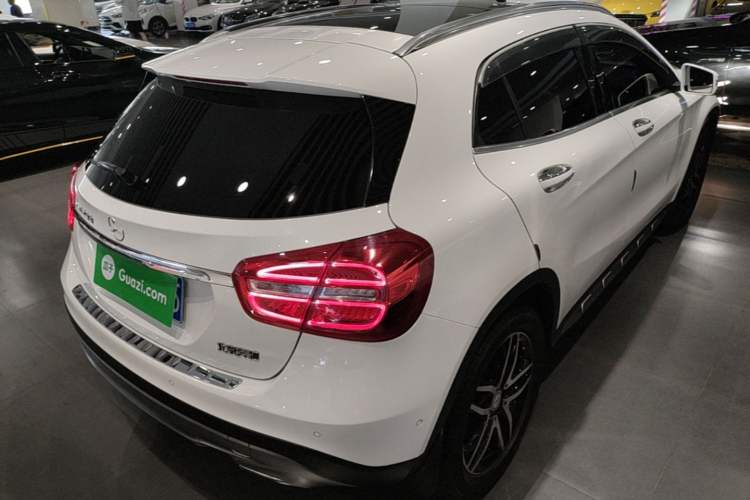 Used Mercedes-Benz GLA 2016 GLA 200 Fashion Model Rear Right 45 Deg