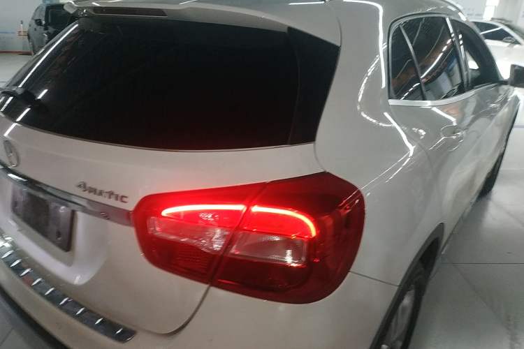 Used Mercedes-Benz GLA 2016 GLA 200 Fashion Model Rear Right 45 Deg