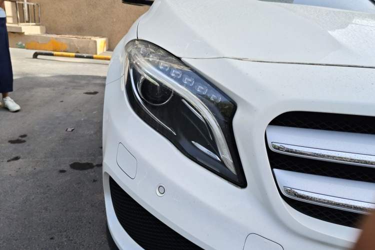 Used Mercedes-Benz GLA 2016 GLA 260 4MATIC Sport Edition Right Front Headlight
