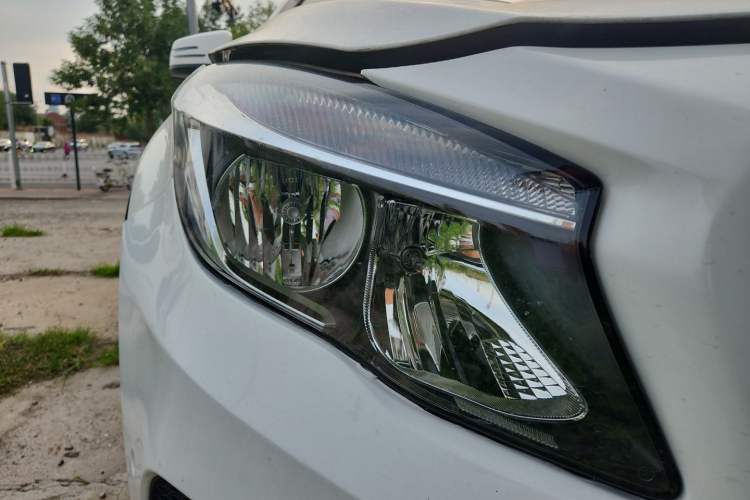 Used Mercedes-Benz GLA 2016 GLA 200 Sport Edition Right Front Headlight