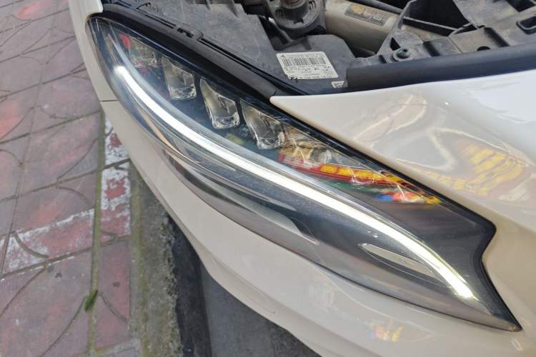 Used Mercedes-Benz GLA 2016 GLA 220 4MATIC Fashion Edition Right Front Headlight
