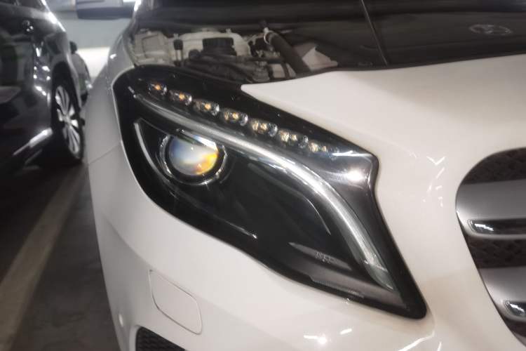 Used Mercedes-Benz GLA 2016 GLA 220 4MATIC Luxury Model Right Front Headlight