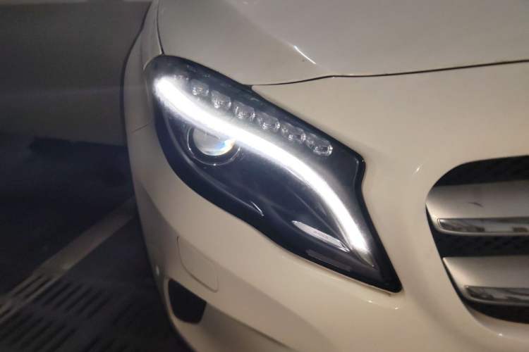 Used Mercedes-Benz GLA 2016 GLA 220 4MATIC Fashion Edition Right Front Headlight