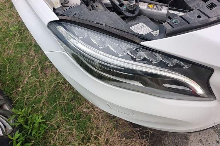 Used Mercedes-Benz GLA 2016 GLA 220 4MATIC Fashion Edition Right Front Headlight