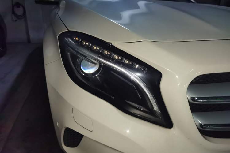 Used Mercedes-Benz GLA 2016 GLA 200 Fashion Model Right Front Headlight
