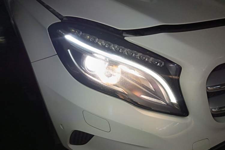 Used Mercedes-Benz GLA 2016 GLA 200 Fashion Model Right Front Headlight
